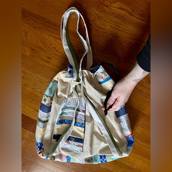 Convertible Tote Bag/backpack Drawstring Closure - Picture 9 of 16